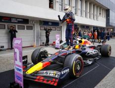 开云体育在线-包含红牛车队完胜法拉利，拉塞尔关键制胜的词条