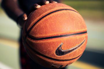 开云体育官网-雨夜新加坡，爱尔兰车手马蒂的极限压哨超车