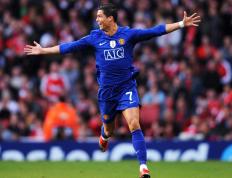 开云APP-天平两端，当澳网的孤勇压过拉沃尔杯的喧嚣，德约科维奇是唯一的砝码