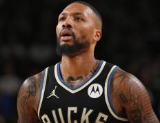 开云下载-开拓者客场胜76人，利拉德狂砍40分