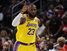 开云平台-詹姆斯单节飚13分逆转独行侠