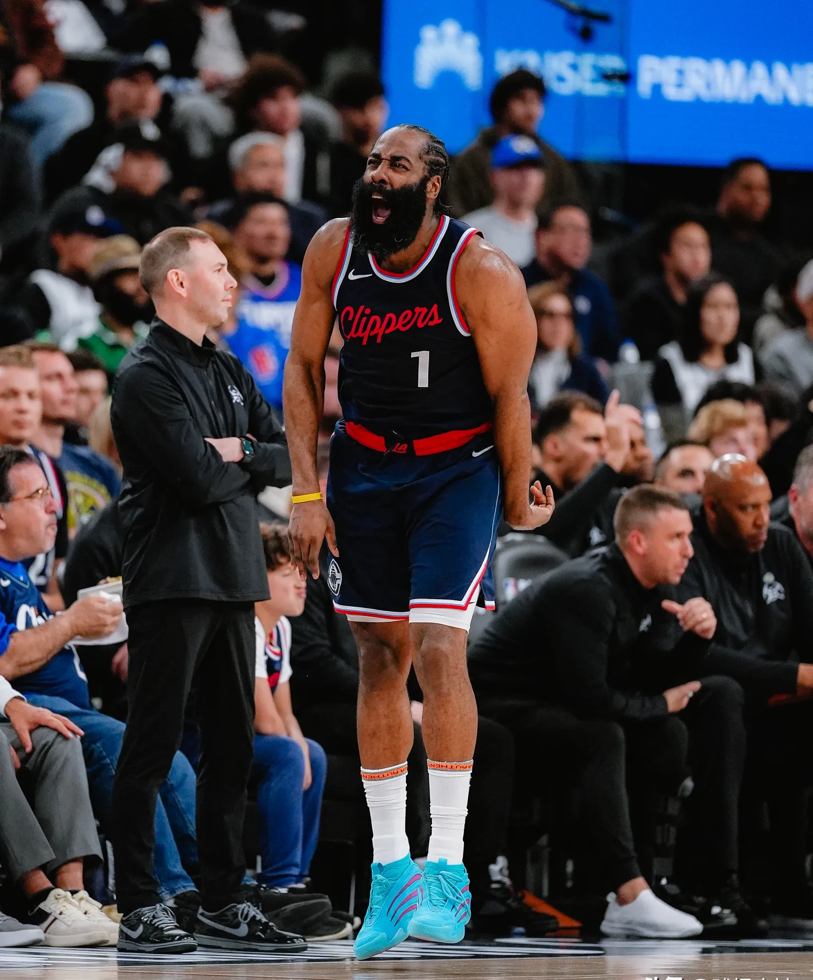 开云体育-火箭遭遇连败,哈登状态低