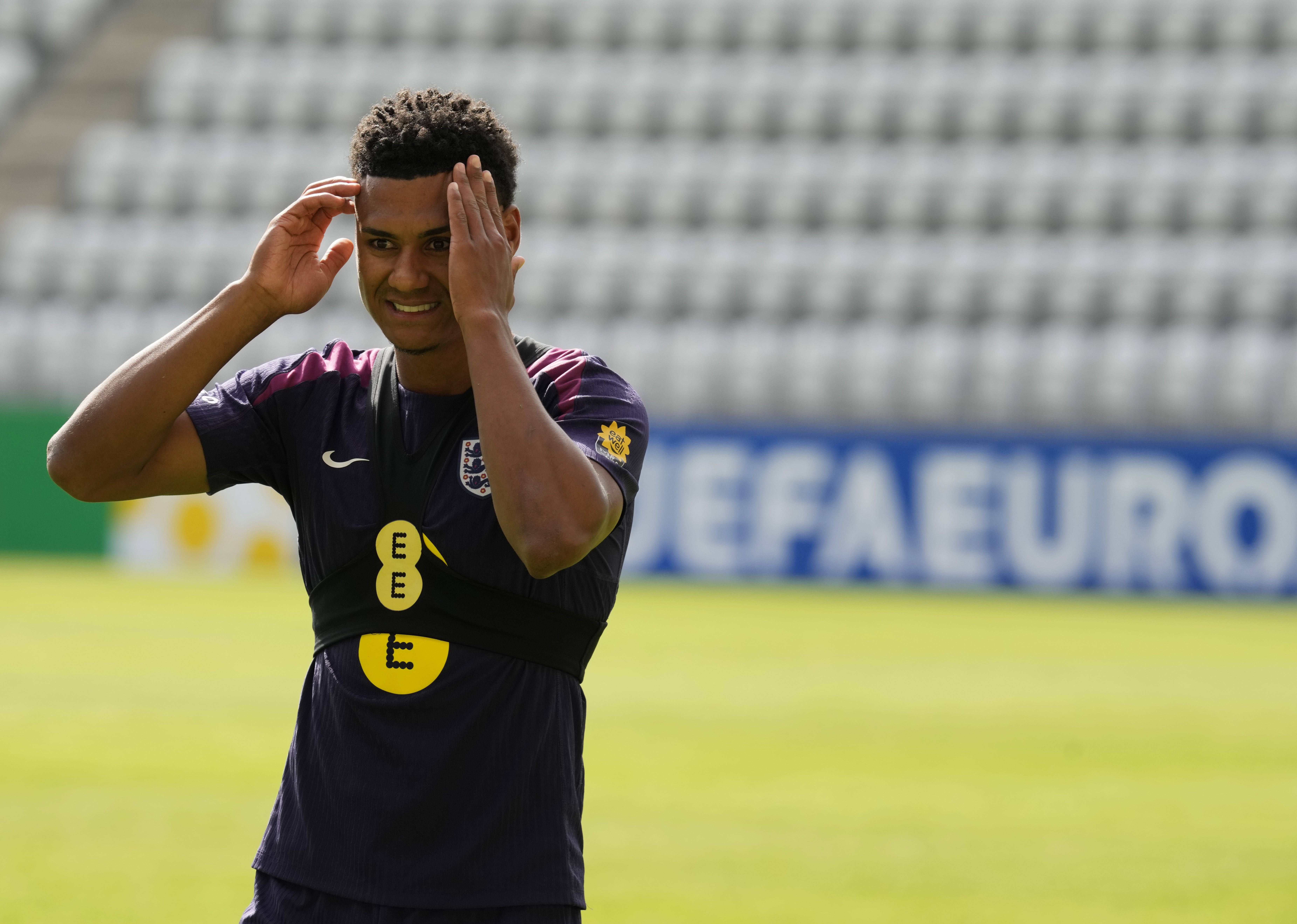 开云体育官方网站-英格兰力克捷克,成功晋级欧洲杯16强