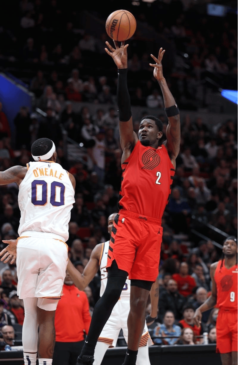 开云体育官网-包含开拓者队主场失利，季后赛前景扑朔迷离的词条