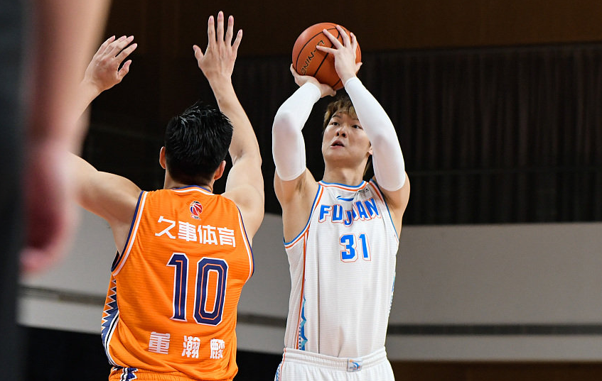 开云体育登录-鱼腩全队出色发挥，击败老黄牛稳居东部头名