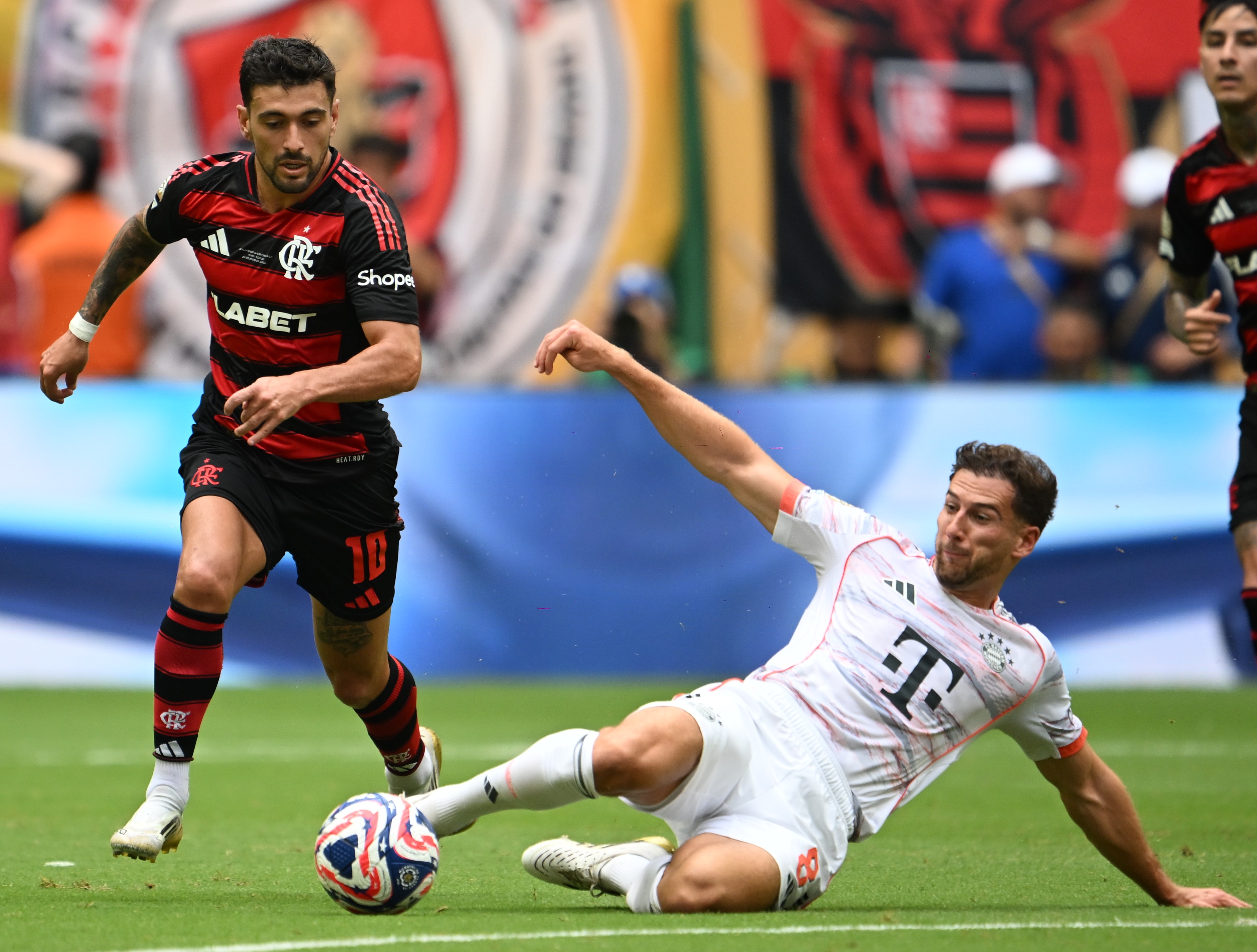 开云体育中国-包含尤文图斯再夺胜拜仁，晋级望尘莫及的词条